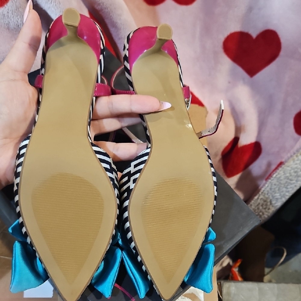 NIB Kitten Heels Betsey Johnson Blue Bow Striped Heels with Pink Straps - Picture 4 of 6